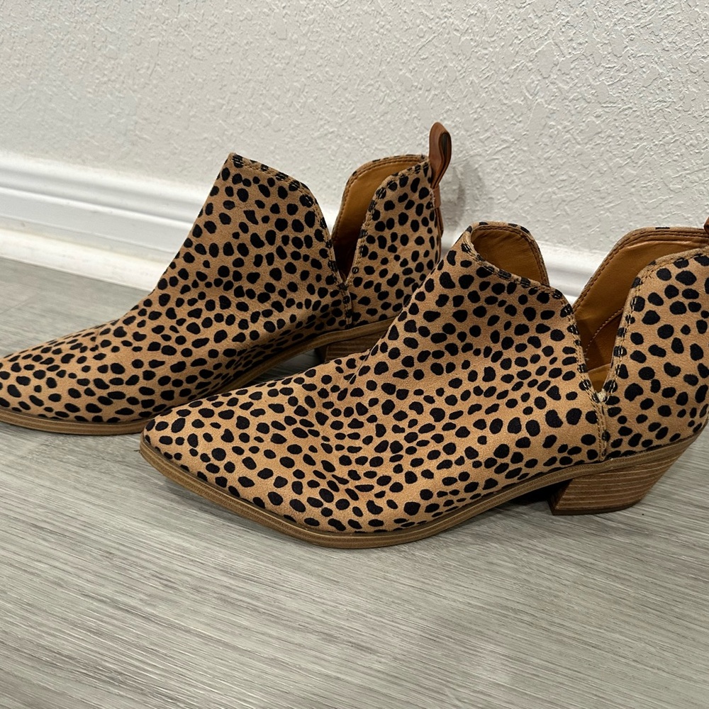 Nine West Gently used cheetah print ankle booties with small heel